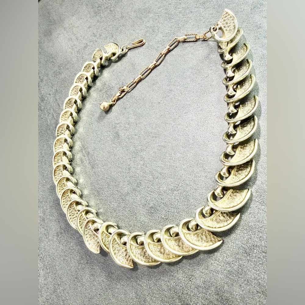 Vintage Kramer Light Gold-Tone Crescent Link Necklace Articulated Women Jewelry